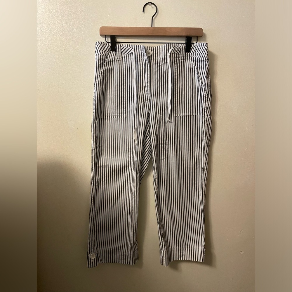 Jones, New York stretch Capri pants drawstring waist blue & white striped size 8